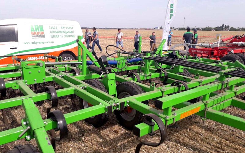 Cultivator for full-field cultivation Atlas