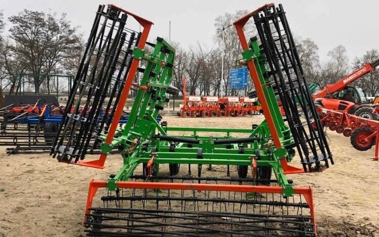 Cultivator for full-field cultivation Atlas
